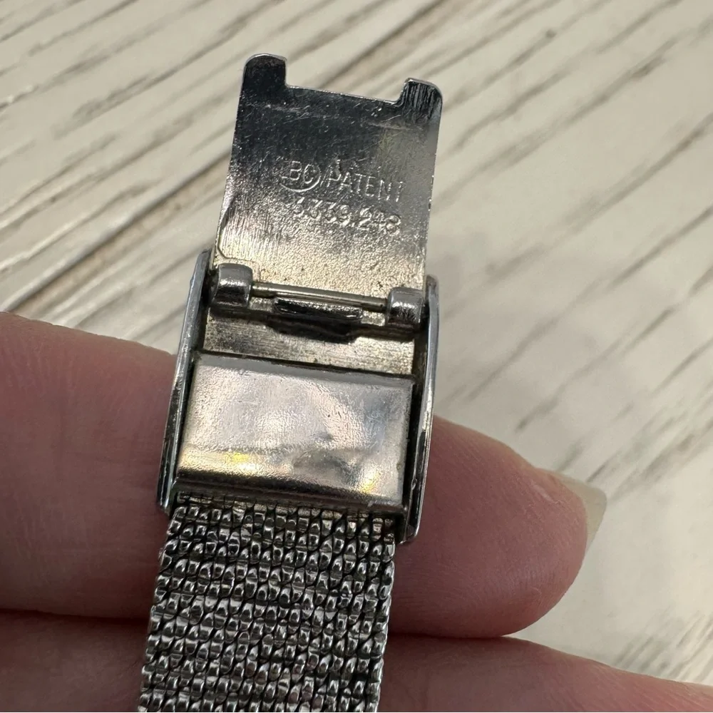 Silver Vintage peek a boo 17 jewels West watch
